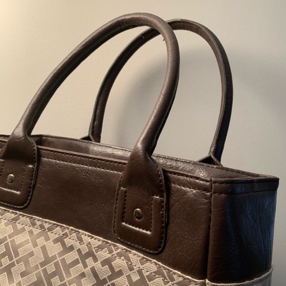 Tommy Hilfiger Purse (BEST OFFER) - Picture 4 of 6